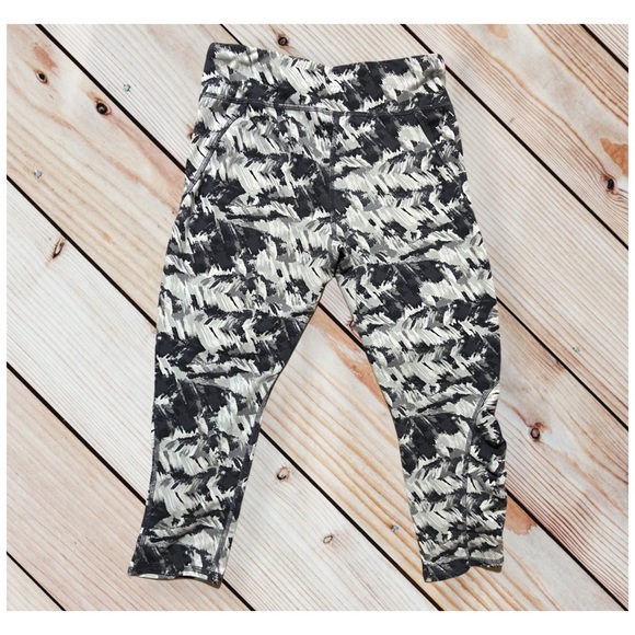 🖤 Girl’s All In Motion Active Wear Capris - Picture 2 of 3